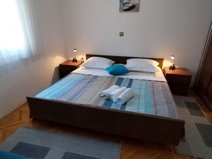 18510763-Ferienwohnung-4-Dugi Rat-300x225-5