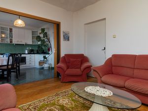 18511612-Ferienwohnung-11-Dugi Rat-300x225-3