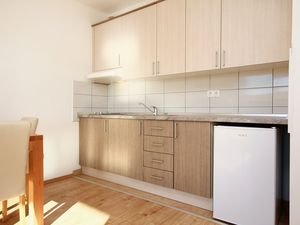 18689514-Ferienwohnung-4-Dugi Rat-300x225-3