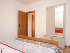 18689515-Ferienwohnung-4-Dugi Rat-300x225-5