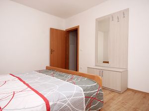 18694234-Ferienwohnung-4-Dugi Rat-300x225-5