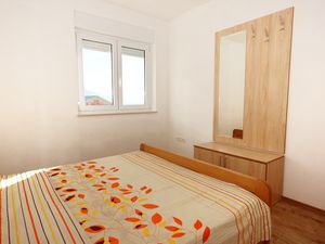 18694233-Ferienwohnung-3-Dugi Rat-300x225-5