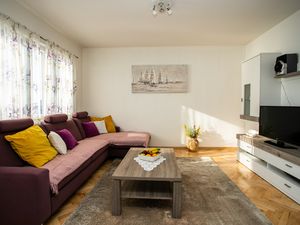 23350962-Ferienwohnung-6-Dugi Rat-300x225-1