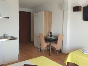 24014207-Ferienwohnung-3-Dugi Rat-300x225-1