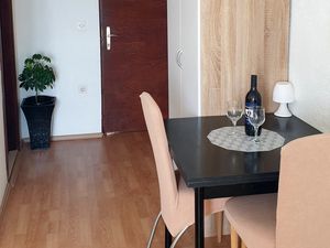 24014207-Ferienwohnung-3-Dugi Rat-300x225-2