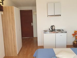 24014206-Ferienwohnung-2-Dugi Rat-300x225-1