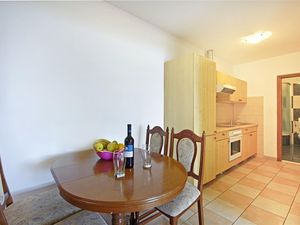 23929871-Ferienwohnung-4-Dugi Rat-300x225-5