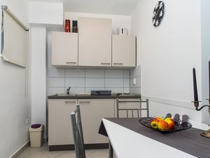 23931818-Ferienwohnung-3-Dugi Rat-300x225-4