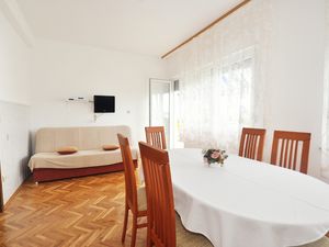 18322924-Ferienwohnung-5-Dugi Rat-300x225-0