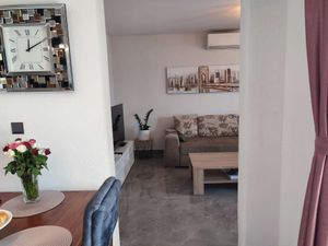 24027794-Ferienwohnung-6-Dugi Rat-300x225-3