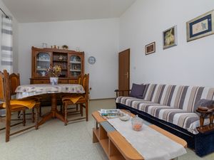 18954825-Ferienwohnung-4-Dugi Rat-300x225-3