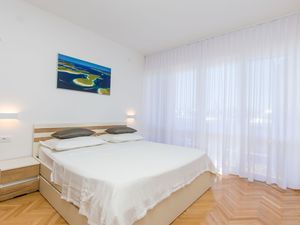 23940959-Ferienwohnung-7-Dugi Rat-300x225-3