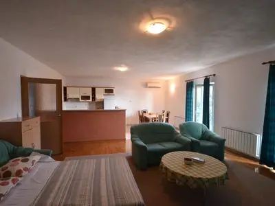 Ferienwohnung für 9 Personen in Jesenice 5/10
