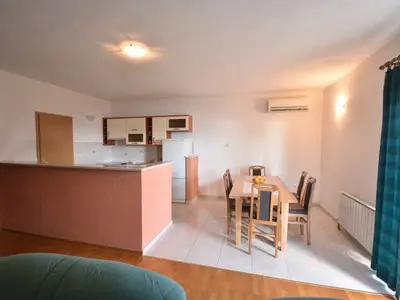 Ferienwohnung für 9 Personen in Jesenice 9/10