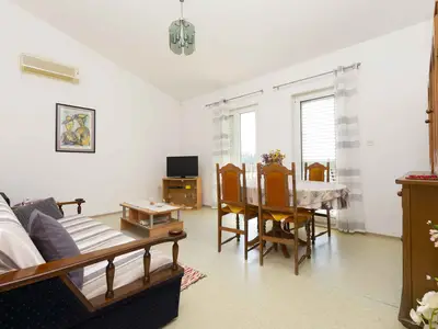 Ferienwohnung für 4 Personen (40 m²) in Dugi Rat 9/10