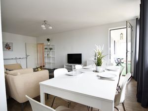 23089565-Ferienwohnung-7-Duisburg-300x225-5