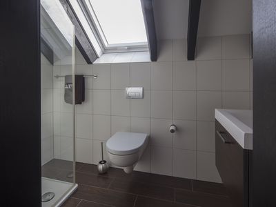 Das zweite Badezimmer mit Dusche