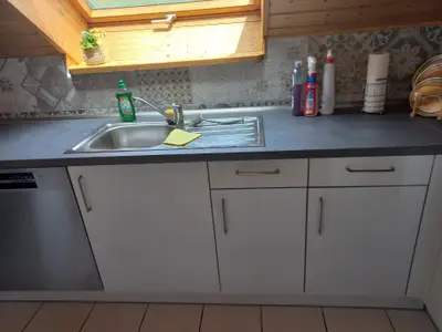 Küche mit Spülmaschine