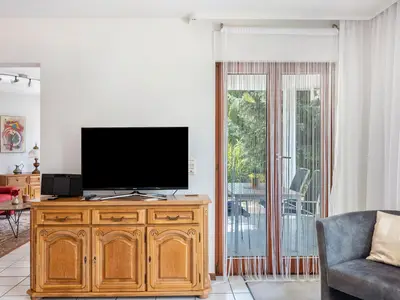 Photo, INSIDE, OUTSIDE