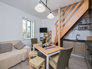 23944045-Ferienwohnung-6-Duće-300x225-5