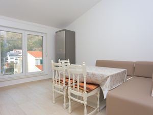 22407699-Ferienwohnung-6-Duće-300x225-3