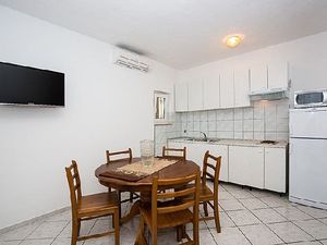 19304723-Ferienwohnung-0-Duće-300x225-2