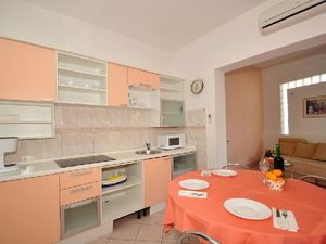 19286170-Ferienwohnung-0-Duće-300x225-1