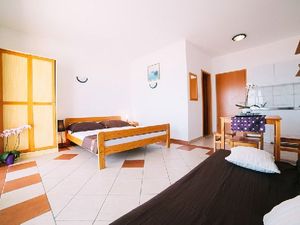 19286227-Ferienwohnung-0-Duće-300x225-3