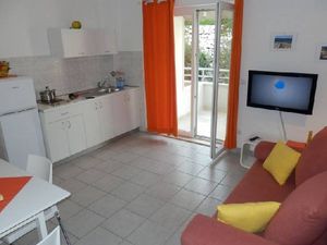 19286253-Ferienwohnung-0-Duće-300x225-2