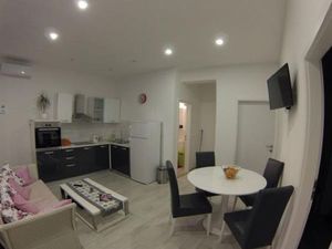 23335244-Ferienwohnung-4-Duće-300x225-3