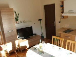 23335229-Ferienwohnung-4-Duće-300x225-5