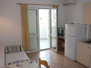 23335281-Ferienwohnung-4-Duće-300x225-5