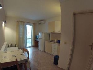 23335281-Ferienwohnung-4-Duće-300x225-3