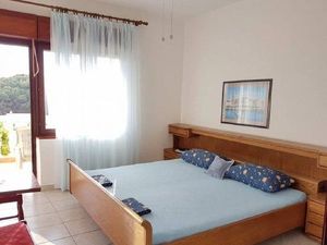 23576710-Ferienwohnung-8-Duće-300x225-3