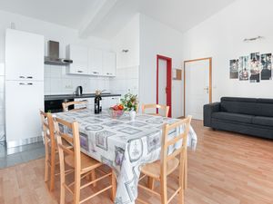 23945320-Ferienwohnung-5-Duće-300x225-2