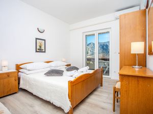 23940536-Ferienwohnung-4-Duće-300x225-4