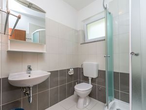 23943087-Ferienwohnung-4-Duće-300x225-5