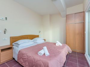 23943089-Ferienwohnung-4-Duće-300x225-3