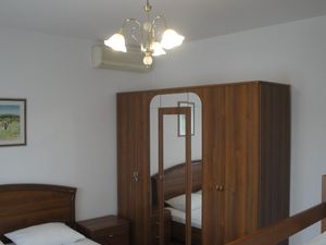 23943441-Ferienwohnung-4-Duće-300x225-3