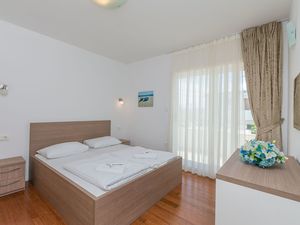 23944174-Ferienwohnung-4-Duće-300x225-4