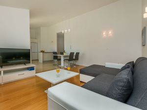 23944177-Ferienwohnung-4-Duće-300x225-2