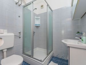 23946116-Ferienwohnung-2-Duće-300x225-4