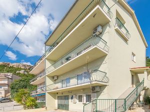 23946144-Ferienwohnung-4-Duće-300x225-5