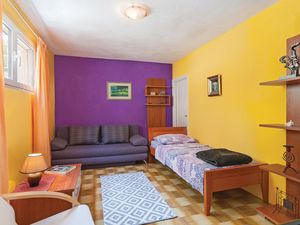 23731631-Ferienwohnung-4-Duće-300x225-2