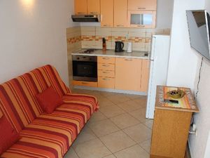 23312039-Ferienwohnung-5-Duće-300x225-3