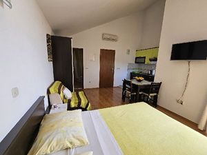 23310423-Ferienwohnung-2-Duće-300x225-5