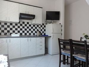 23311606-Ferienwohnung-4-Duće-300x225-5