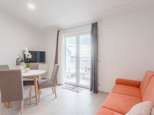 19059916-Ferienwohnung-4-Duće-300x225-1