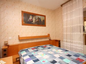 19125903-Ferienwohnung-3-Duće-300x225-2