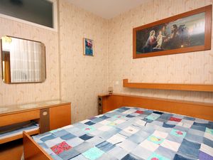 19125903-Ferienwohnung-3-Duće-300x225-3